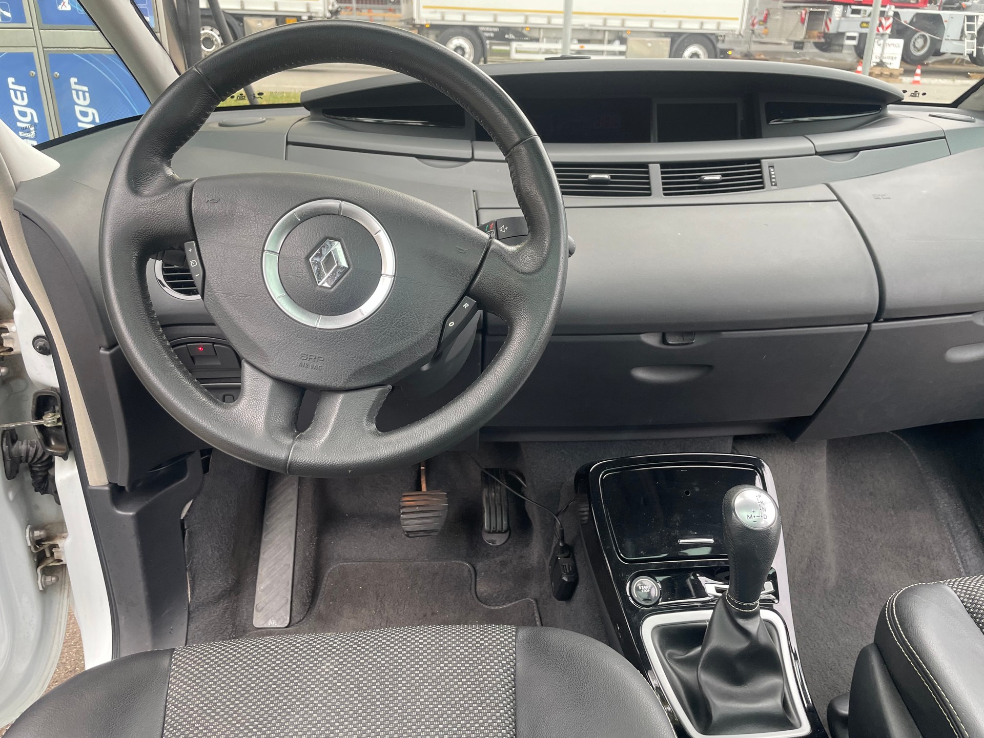 RENAULT Grand Espace 2.0 dCi Dynamique Automatic-image-7