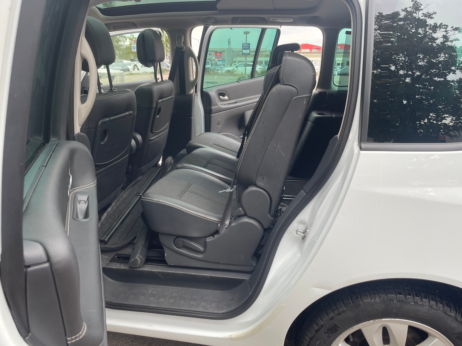 RENAULT Grand Espace 2.0 dCi Dynamique Automatic-image-11