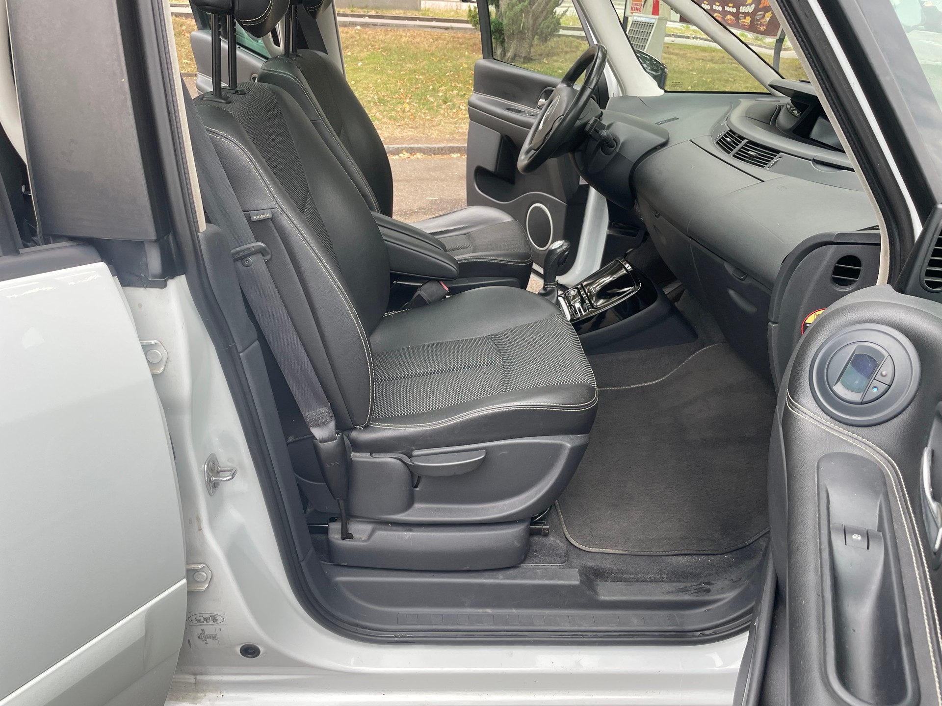 RENAULT Grand Espace 2.0 dCi Dynamique Automatic-image-9