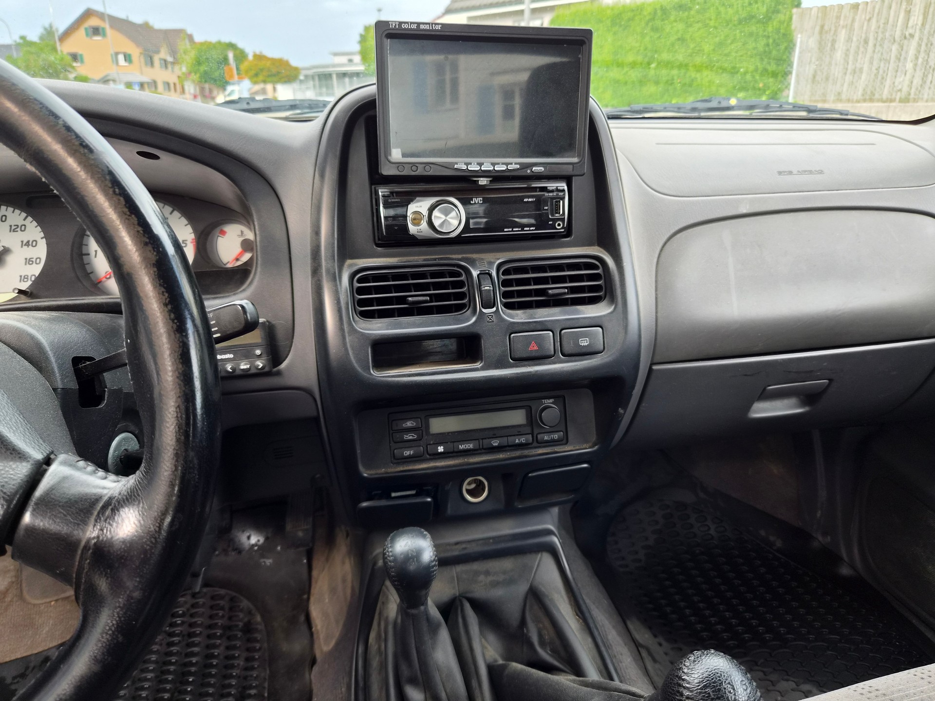 NISSAN King Cab 2.5 Di 4x4-image-9