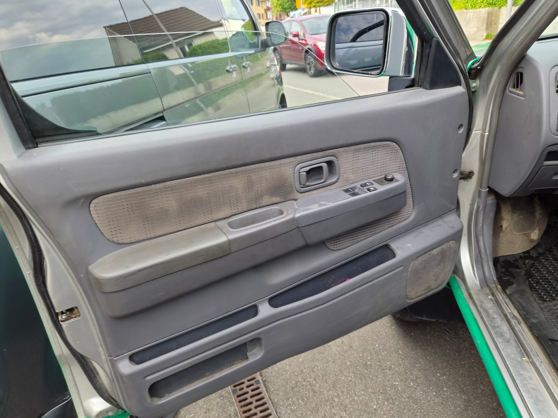 NISSAN King Cab 2.5 Di 4x4-image-11
