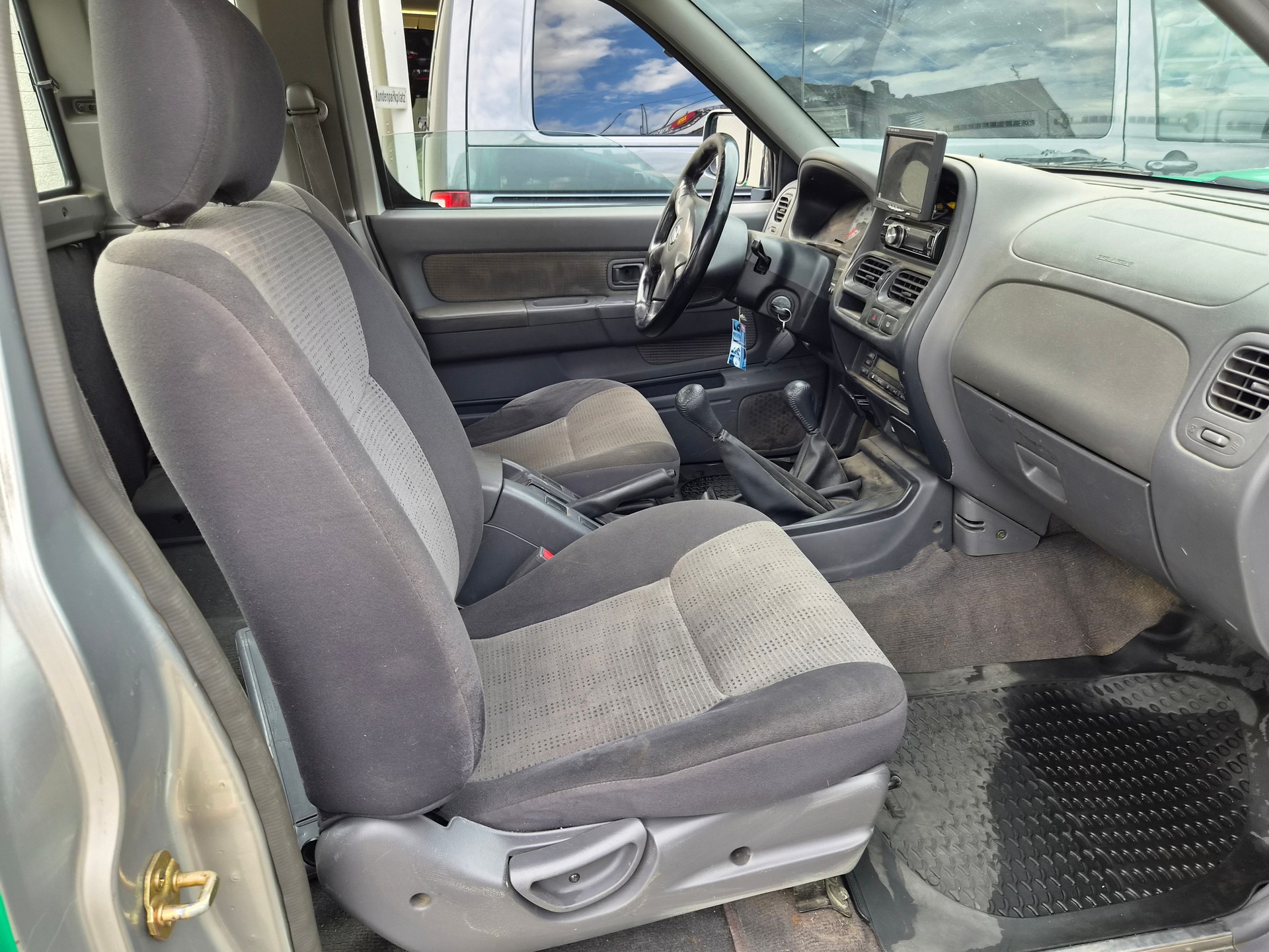 NISSAN King Cab 2.5 Di 4x4-image-12