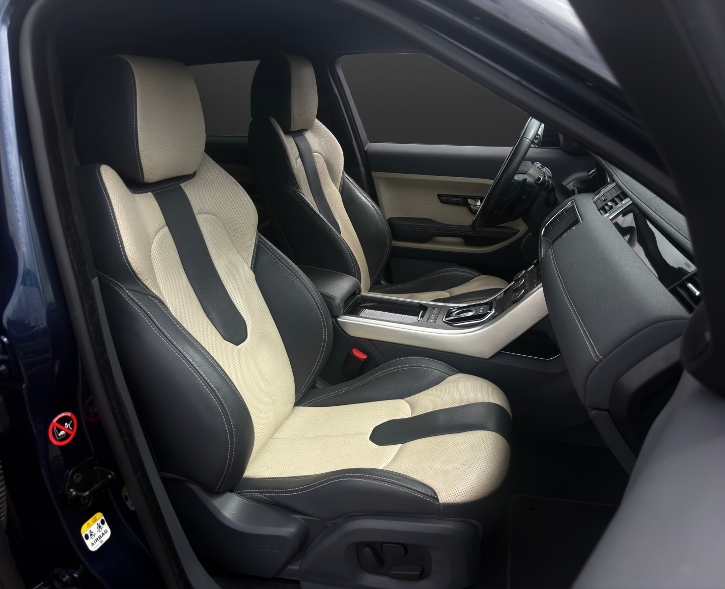 LAND ROVER Range Rover Evoque 2.0 Si4 Dynamic AT6 mit 241 PS-image-8