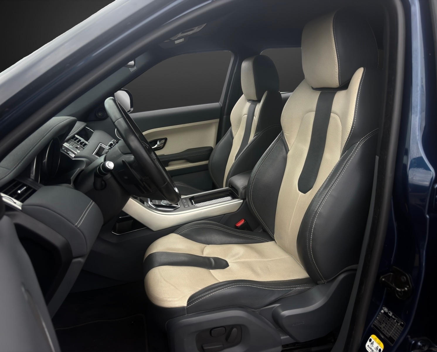LAND ROVER Range Rover Evoque 2.0 Si4 Dynamic AT6 mit 241 PS-image-6