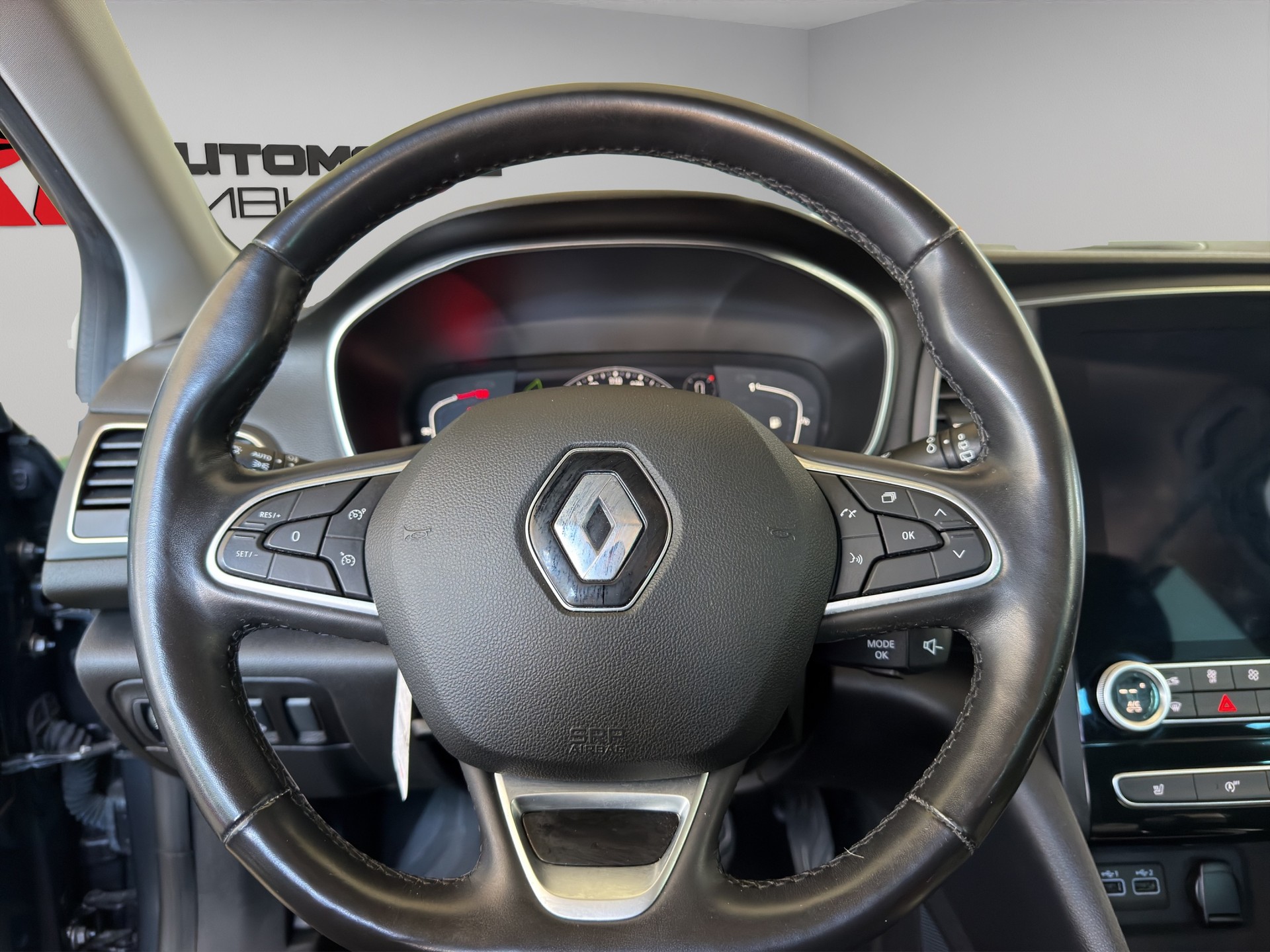 RENAULT Mégane Grandtour 1.3 16V Turbo Techno EDC-image-9