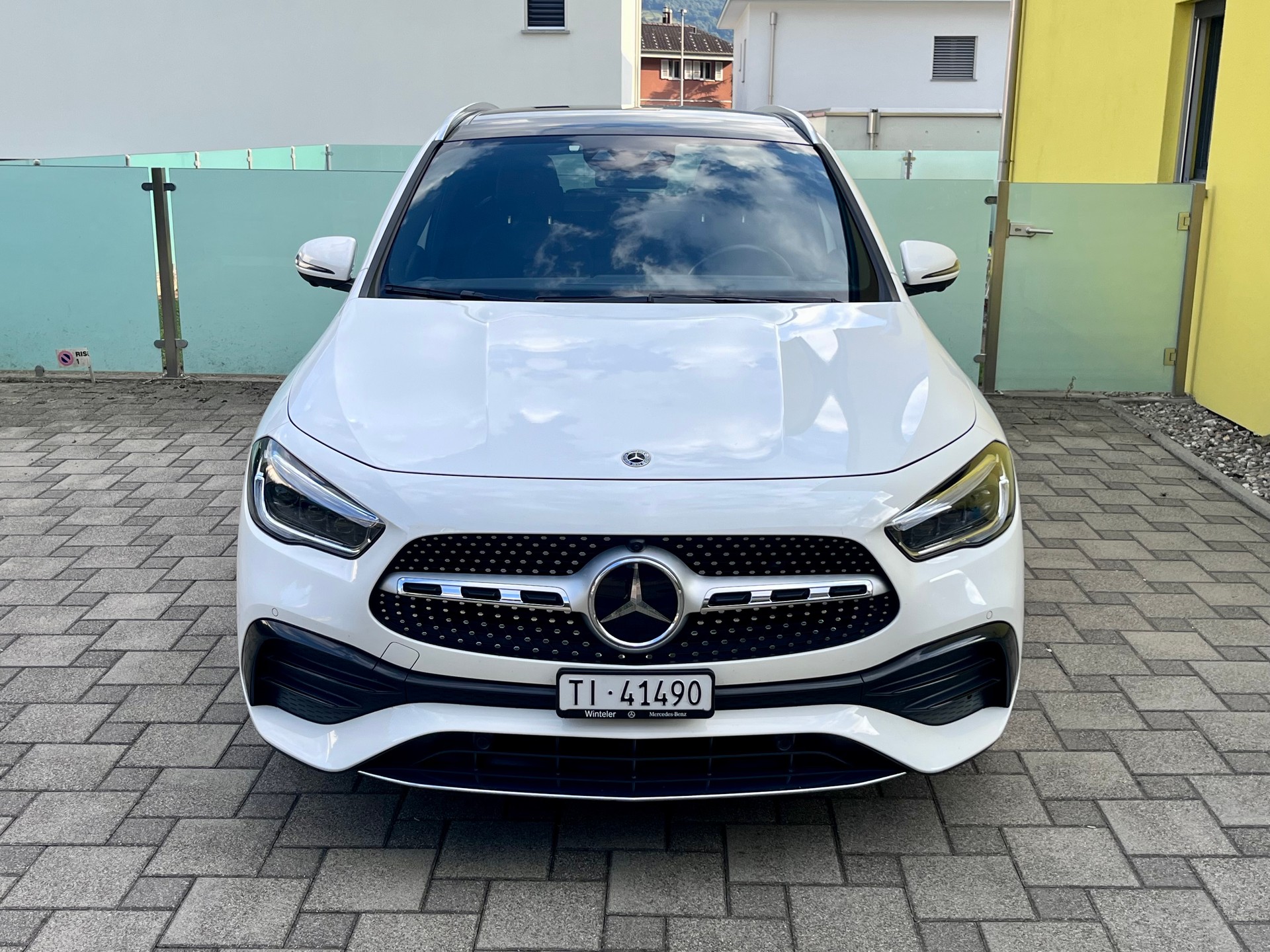 MERCEDES-BENZ GLA 220 d AMG Line 4matic-image-2