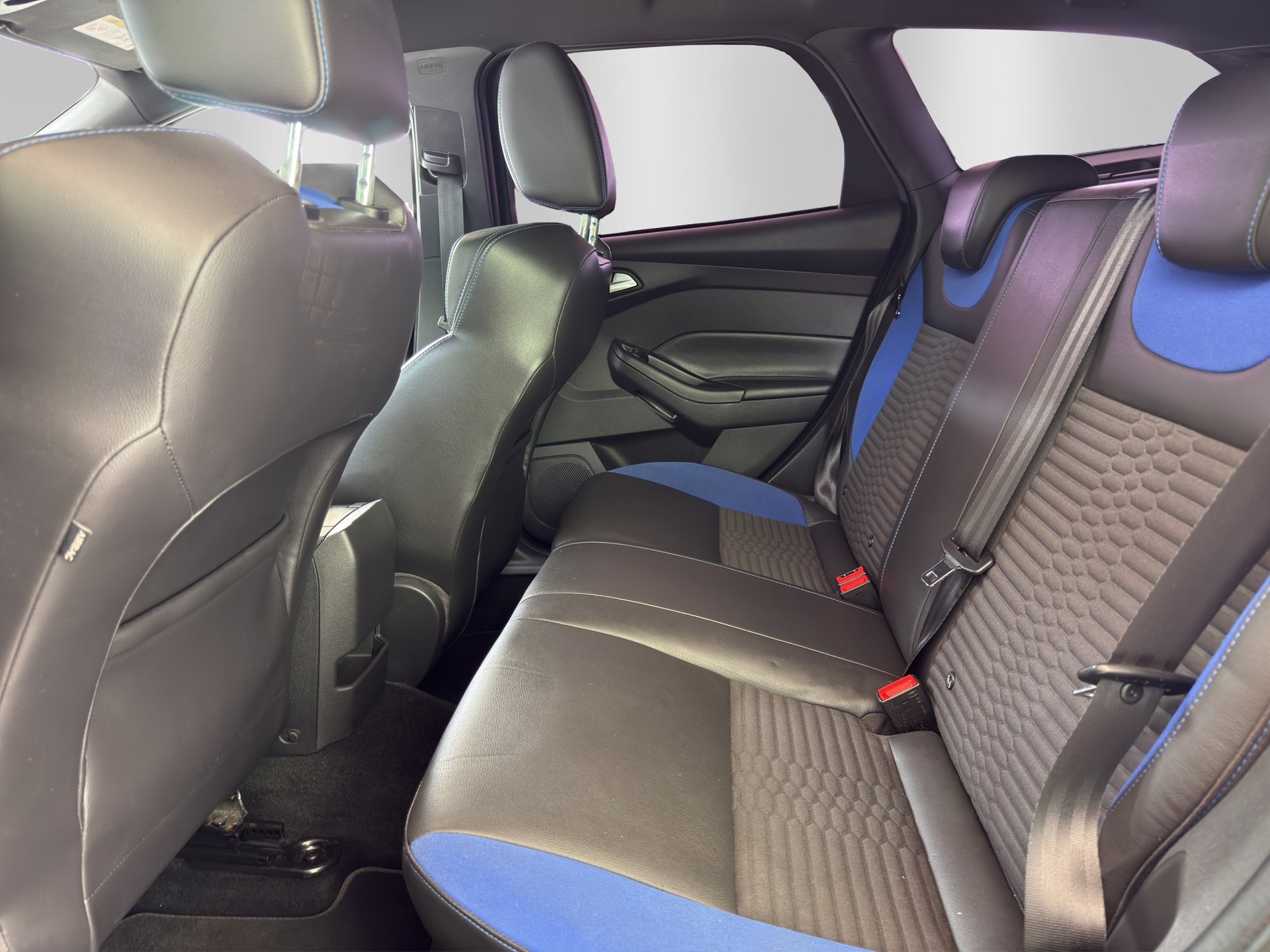 FORD Focus 2.0 TDCi ST2-image-13