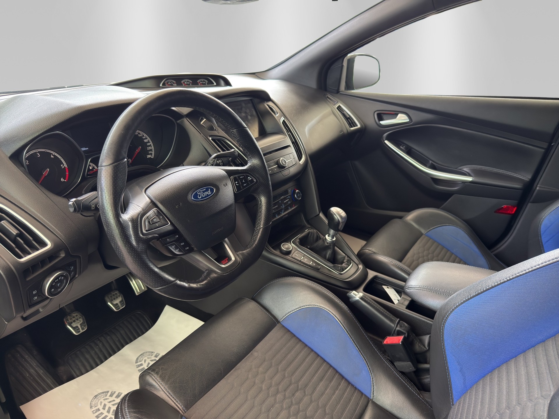 FORD Focus 2.0 TDCi ST2-image-7