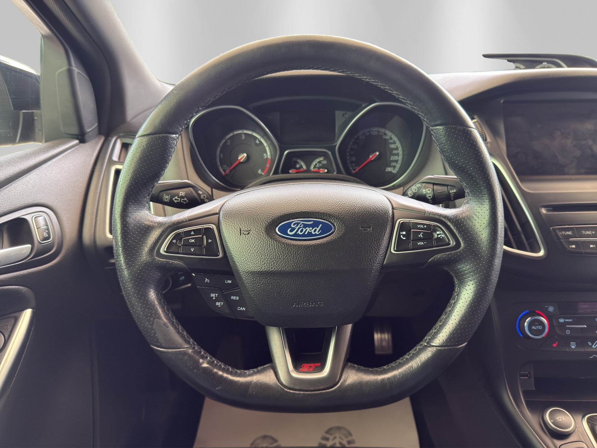 FORD Focus 2.0 TDCi ST2-image-9