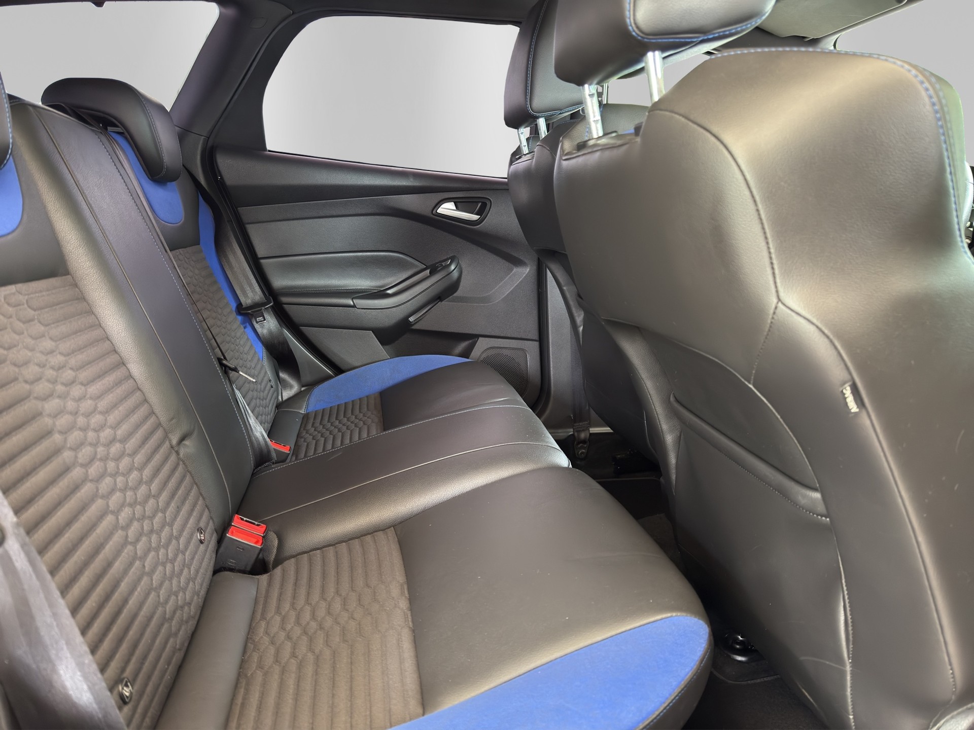FORD Focus 2.0 TDCi ST2-image-14