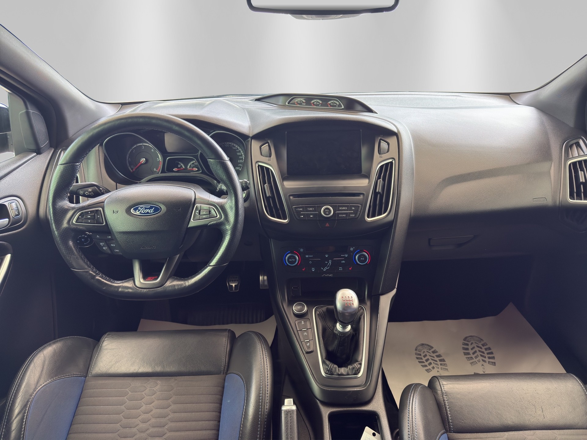 FORD Focus 2.0 TDCi ST2-image-8