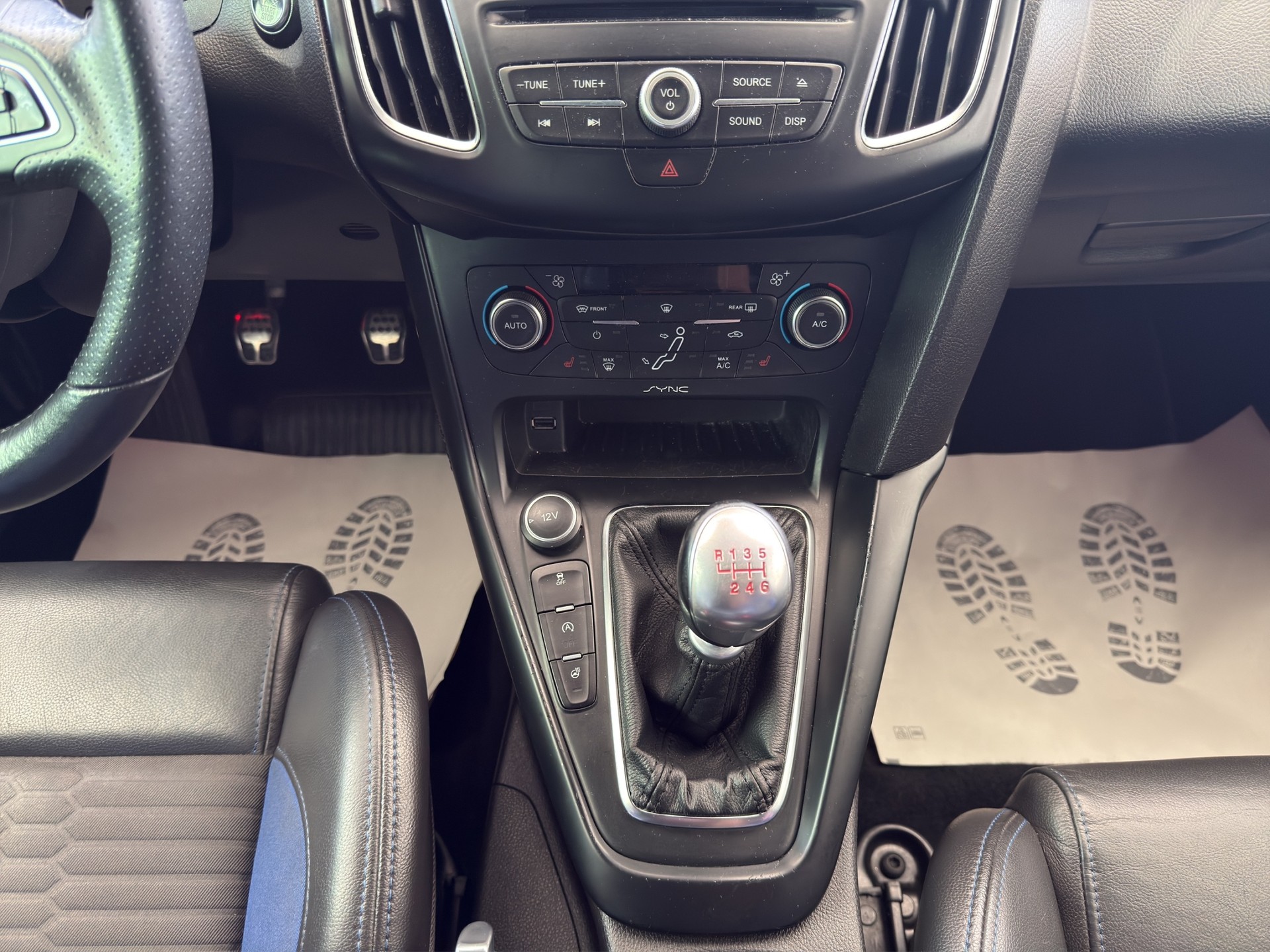 FORD Focus 2.0 TDCi ST2-image-10