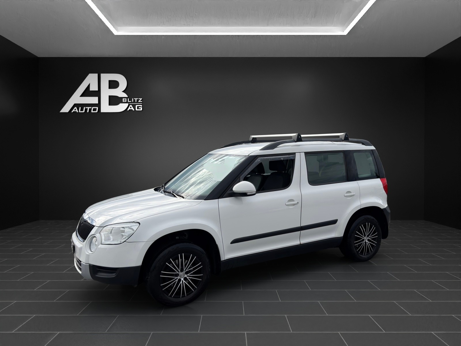 SKODA Yeti 2.0 TDI Active 4x4 DSG-showroom-element-1