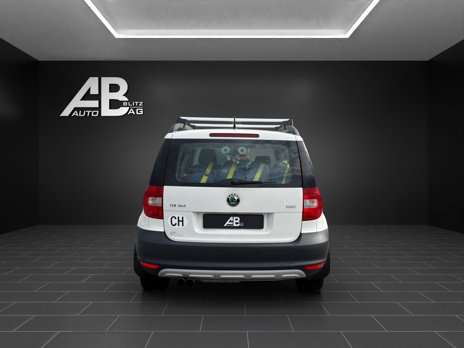 SKODA Yeti 2.0 TDI Active 4x4 DSG-showroom-element-3
