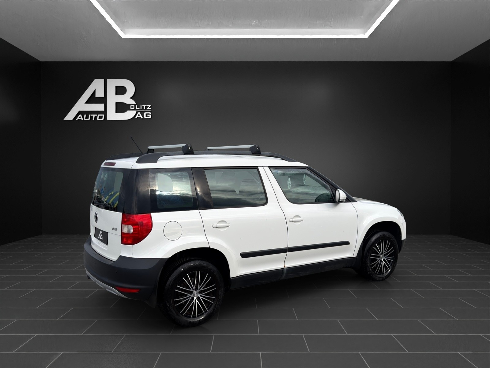 SKODA Yeti 2.0 TDI Active 4x4 DSG-image-4