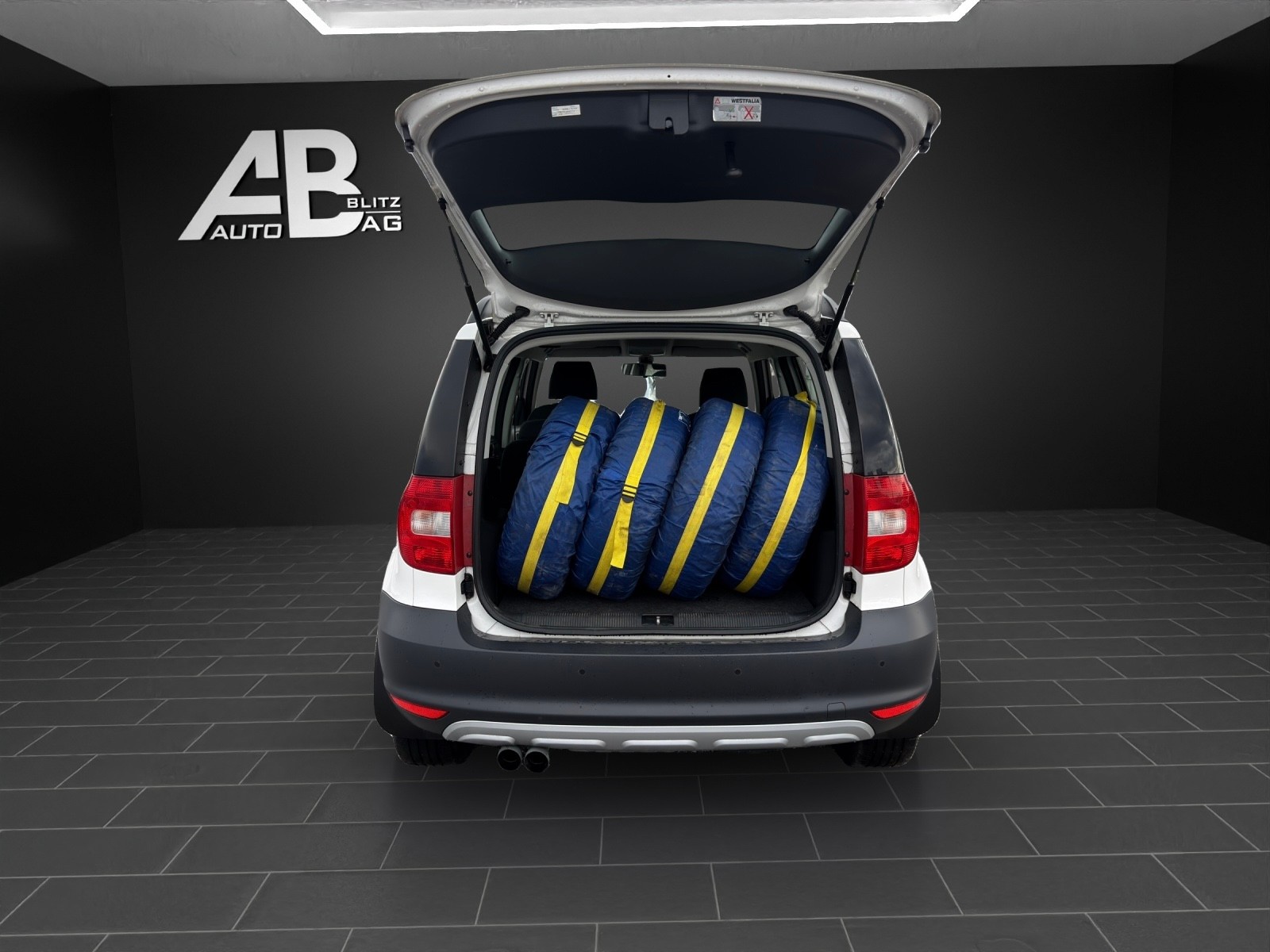 SKODA Yeti 2.0 TDI Active 4x4 DSG-image-11