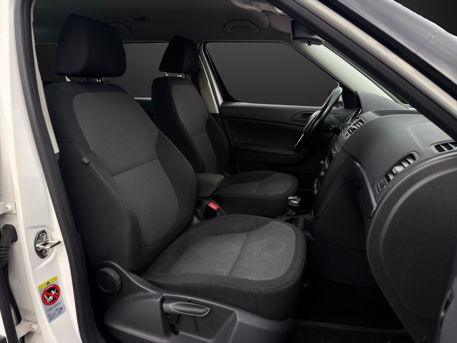 SKODA Yeti 2.0 TDI Active 4x4 DSG-image-8