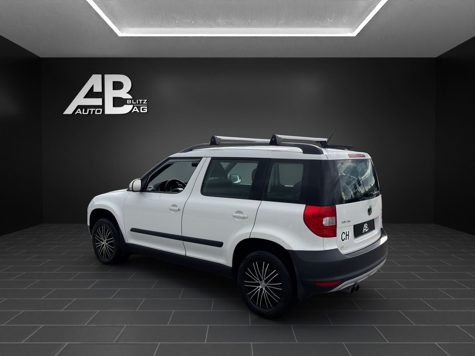 SKODA Yeti 2.0 TDI Active 4x4 DSG-showroom-element-2