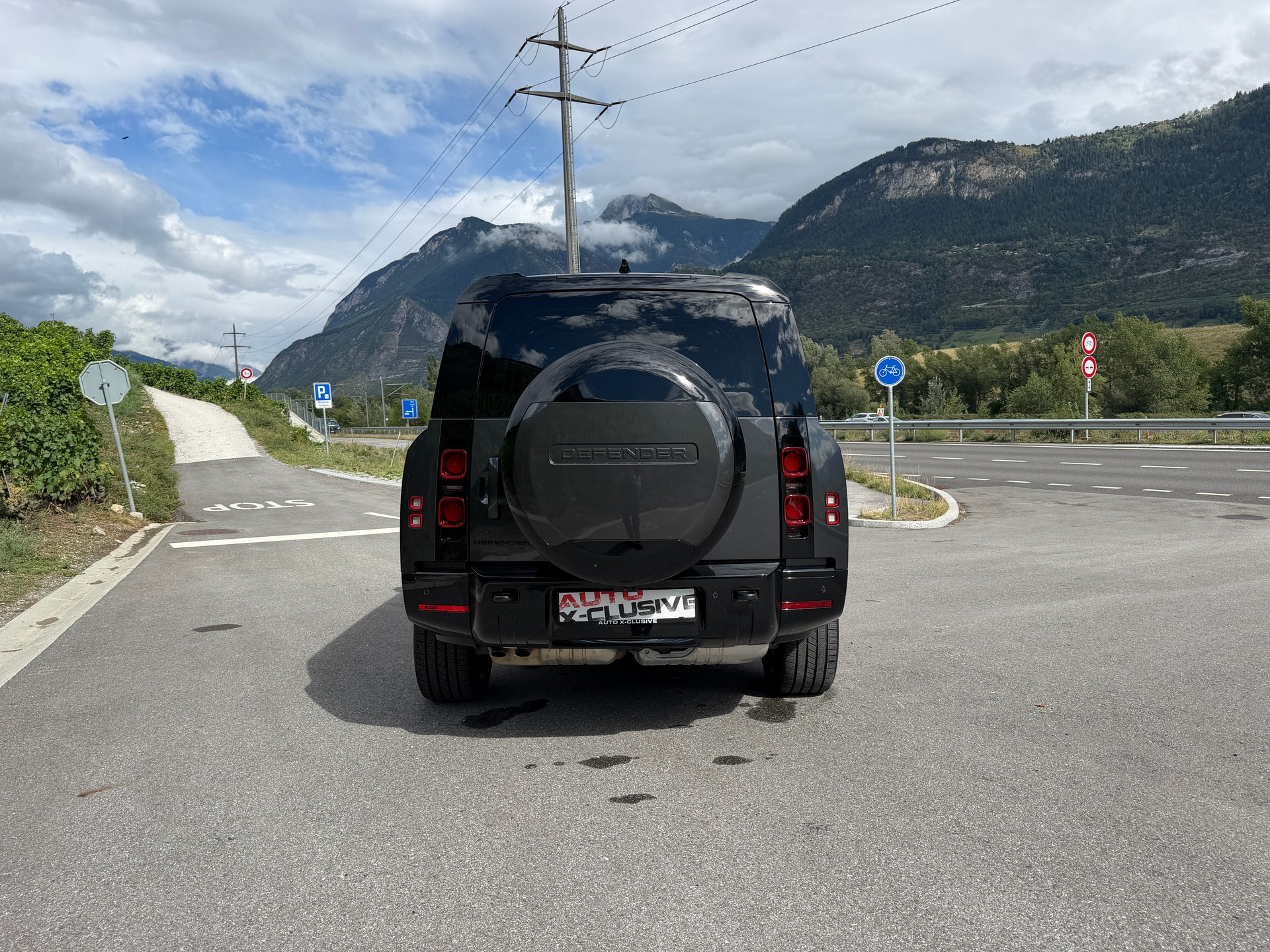 LAND ROVER Defender 130 3.0 D I6 300 X-Dynamic HSE AWD AT8-image-5
