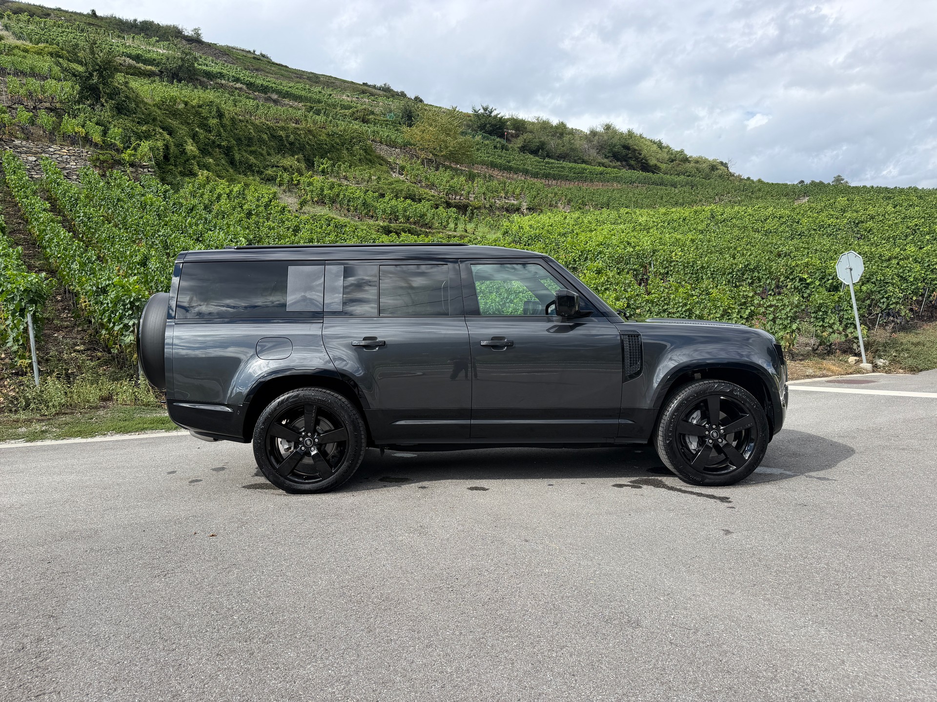 LAND ROVER Defender 130 3.0 D I6 300 X-Dynamic HSE AWD AT8-image-7