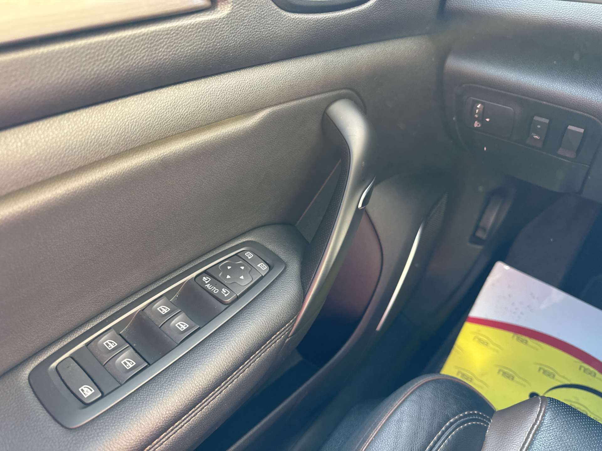 RENAULT Mégane 1.2 16V Turbo 90th Anniversary EDC-Automat-image-15