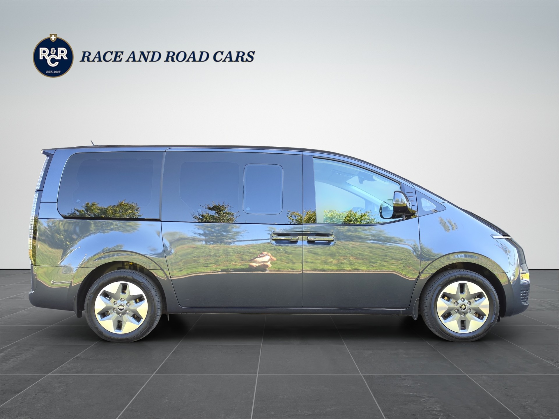 HYUNDAI Staria Wagon 1.6 GDi HEV Vertex-image-3