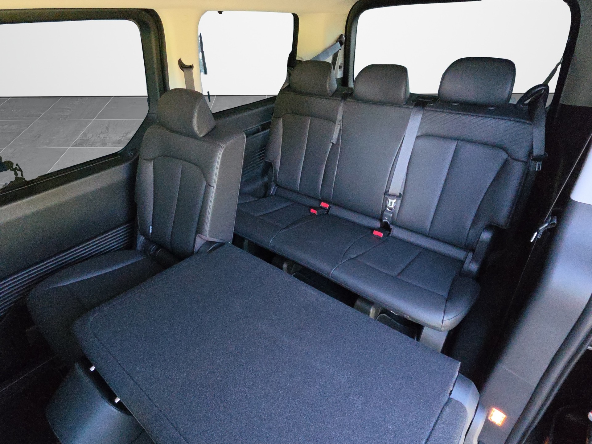 HYUNDAI Staria Wagon 1.6 GDi HEV Vertex-image-16