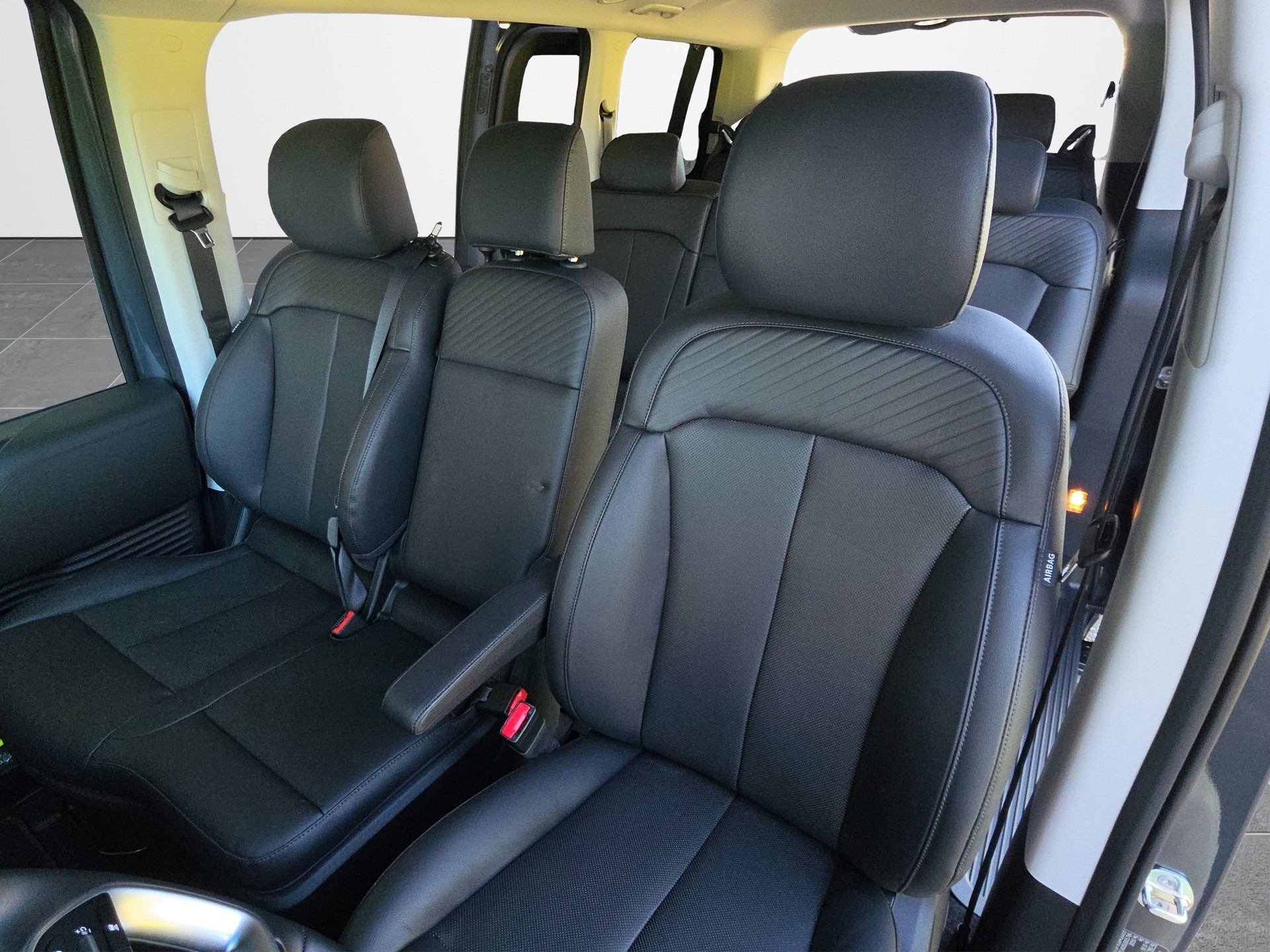HYUNDAI Staria Wagon 1.6 GDi HEV Vertex-image-14
