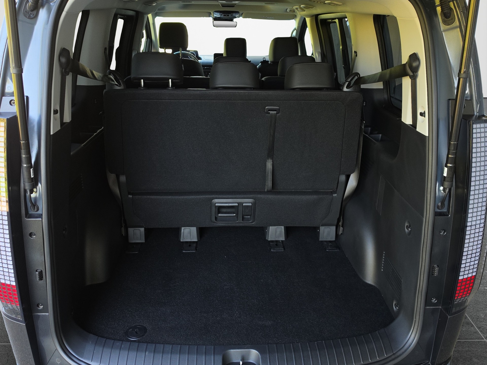 HYUNDAI Staria Wagon 1.6 GDi HEV Vertex-image-10