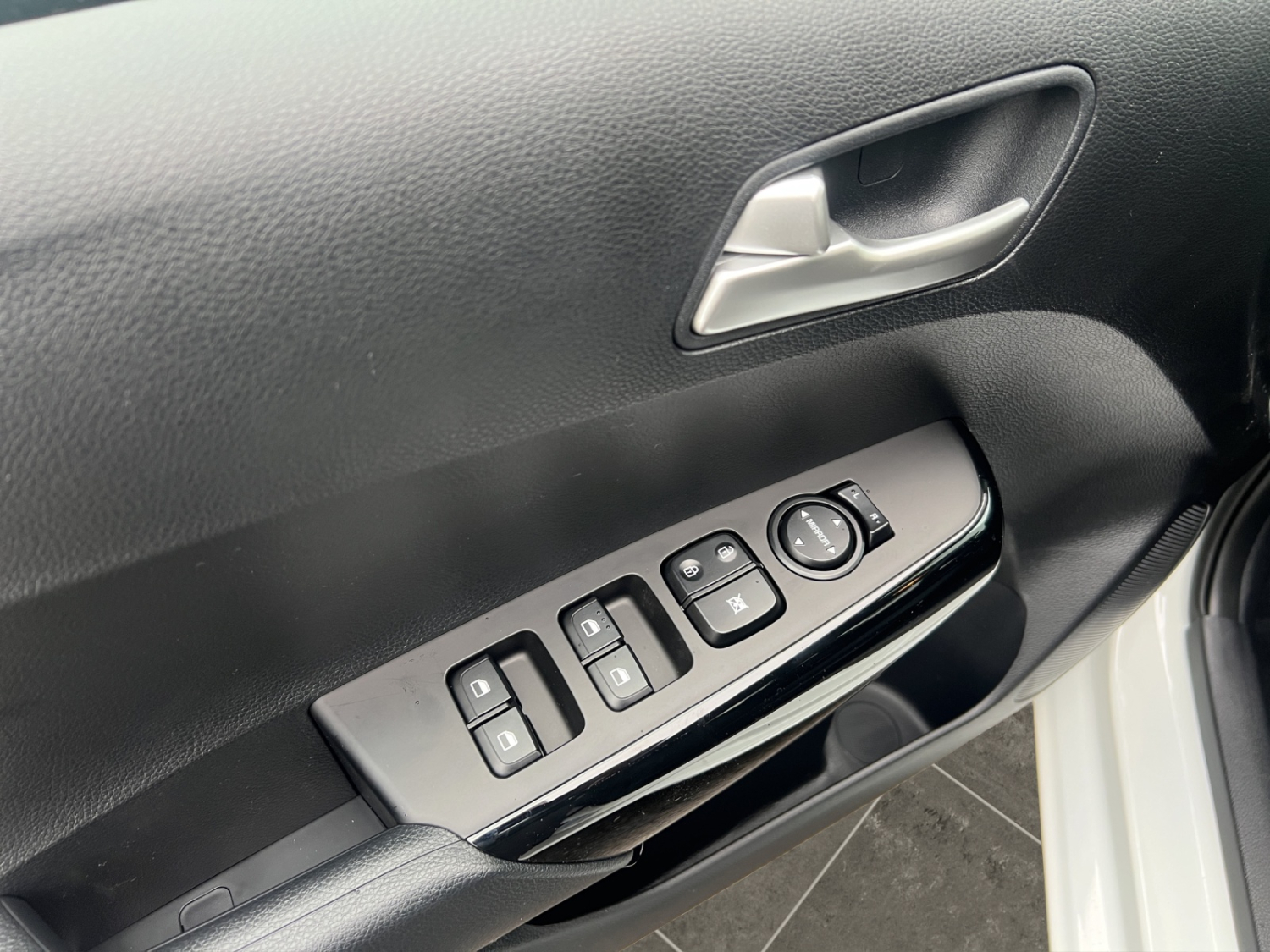 KIA Picanto 1.0 GDi First Edition-image-16