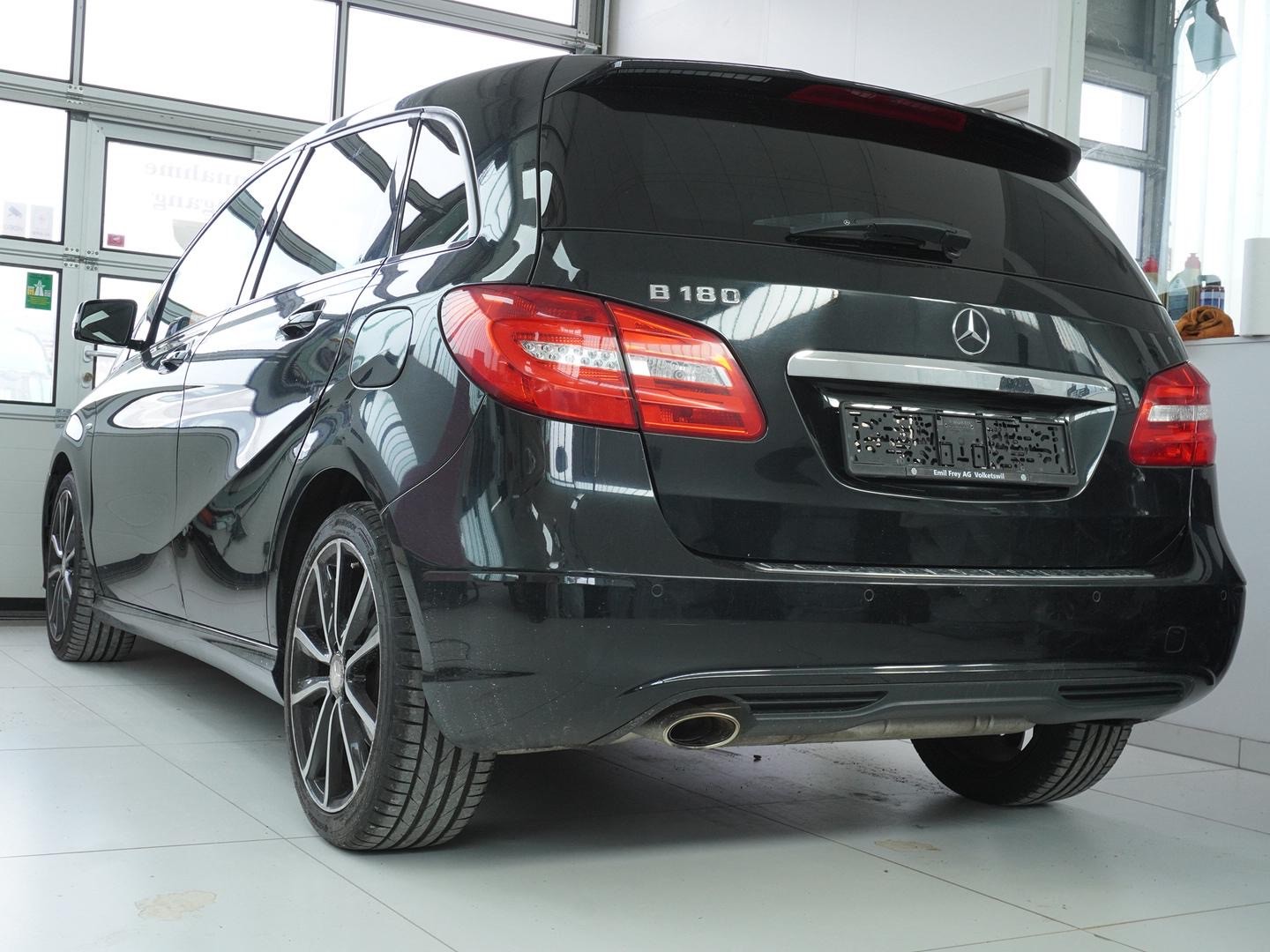 MERCEDES-BENZ B 180-image-1