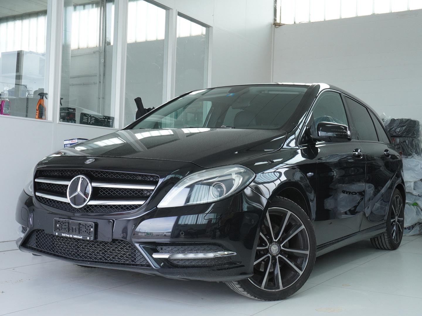 MERCEDES-BENZ B 180-image-0