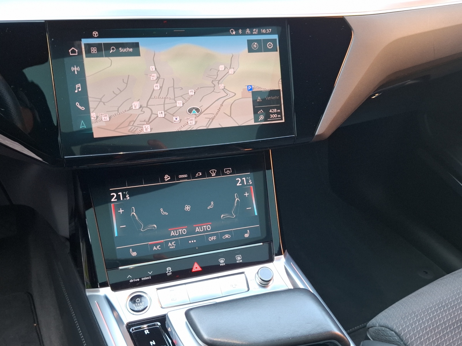 AUDI e-tron 55 S Line Black Edition quattro-image-11