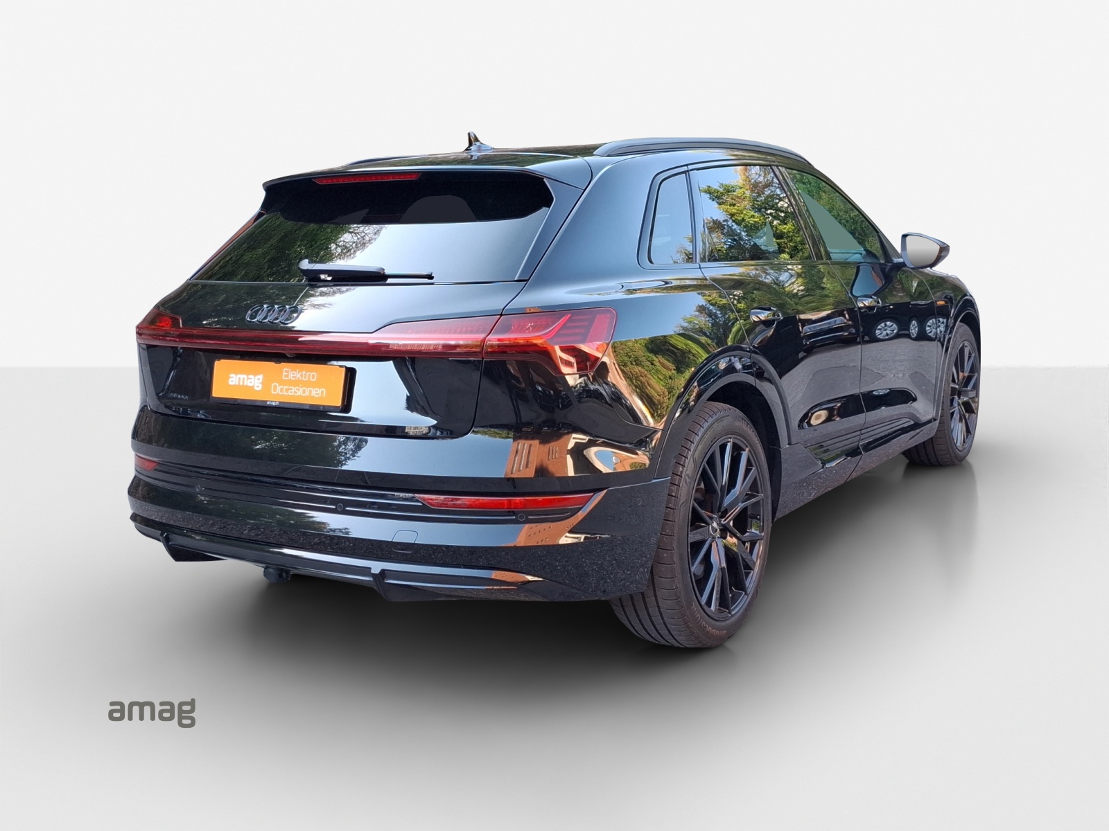 AUDI e-tron 55 S Line Black Edition quattro-image-5