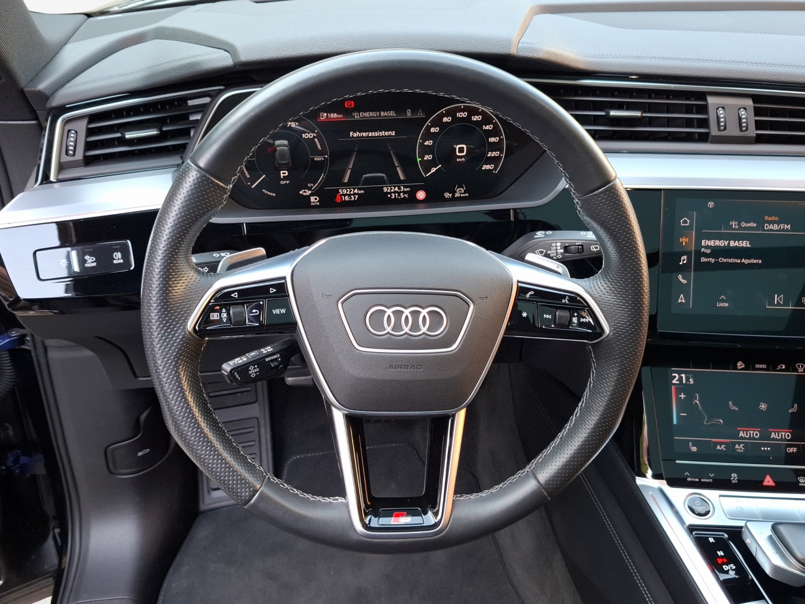 AUDI e-tron 55 S Line Black Edition quattro-image-9