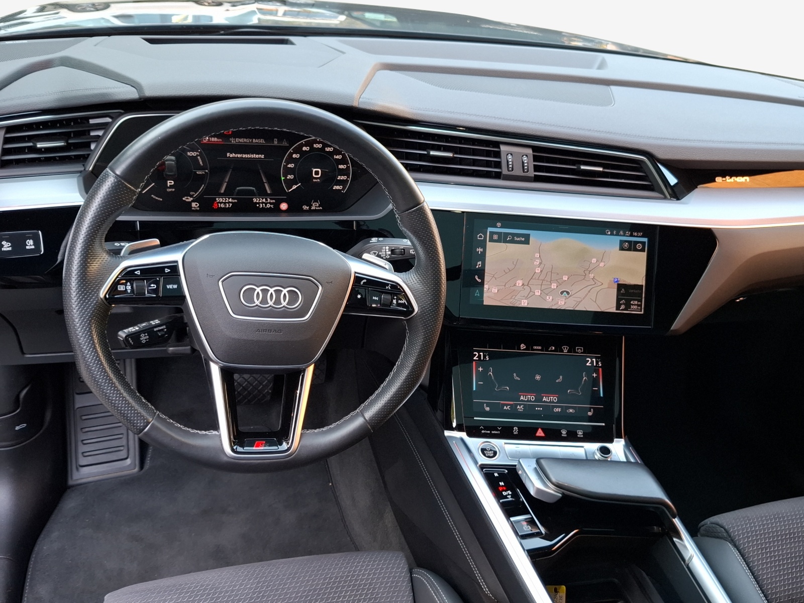 AUDI e-tron 55 S Line Black Edition quattro-image-8