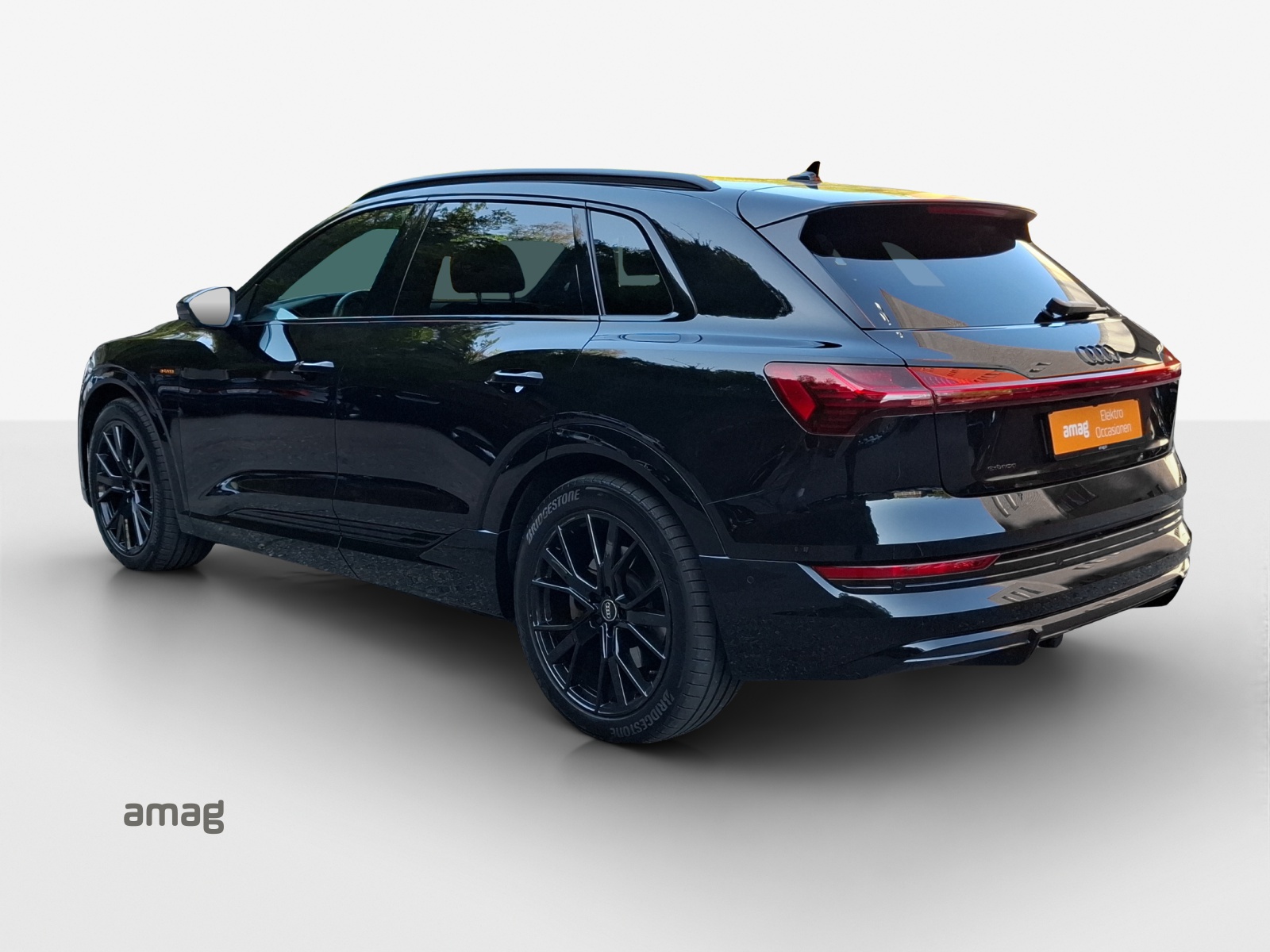 AUDI e-tron 55 S Line Black Edition quattro-image-2