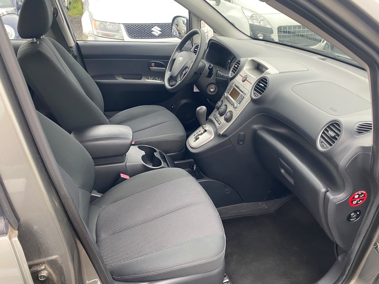 KIA Carens 2.0 CVVT Classic-image-9