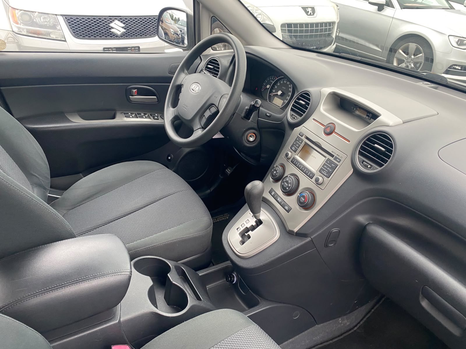 KIA Carens 2.0 CVVT Classic-image-6