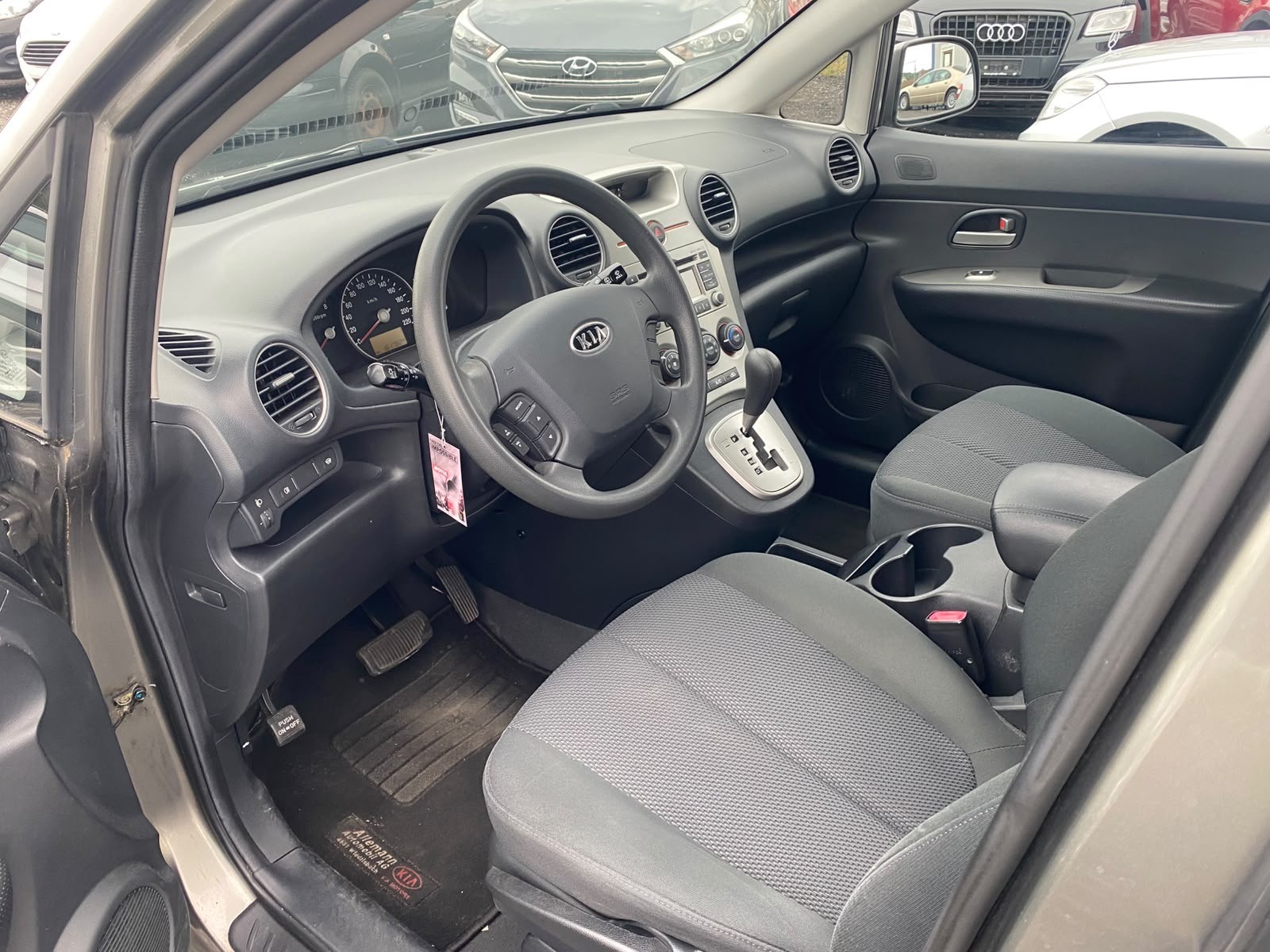 KIA Carens 2.0 CVVT Classic-image-5