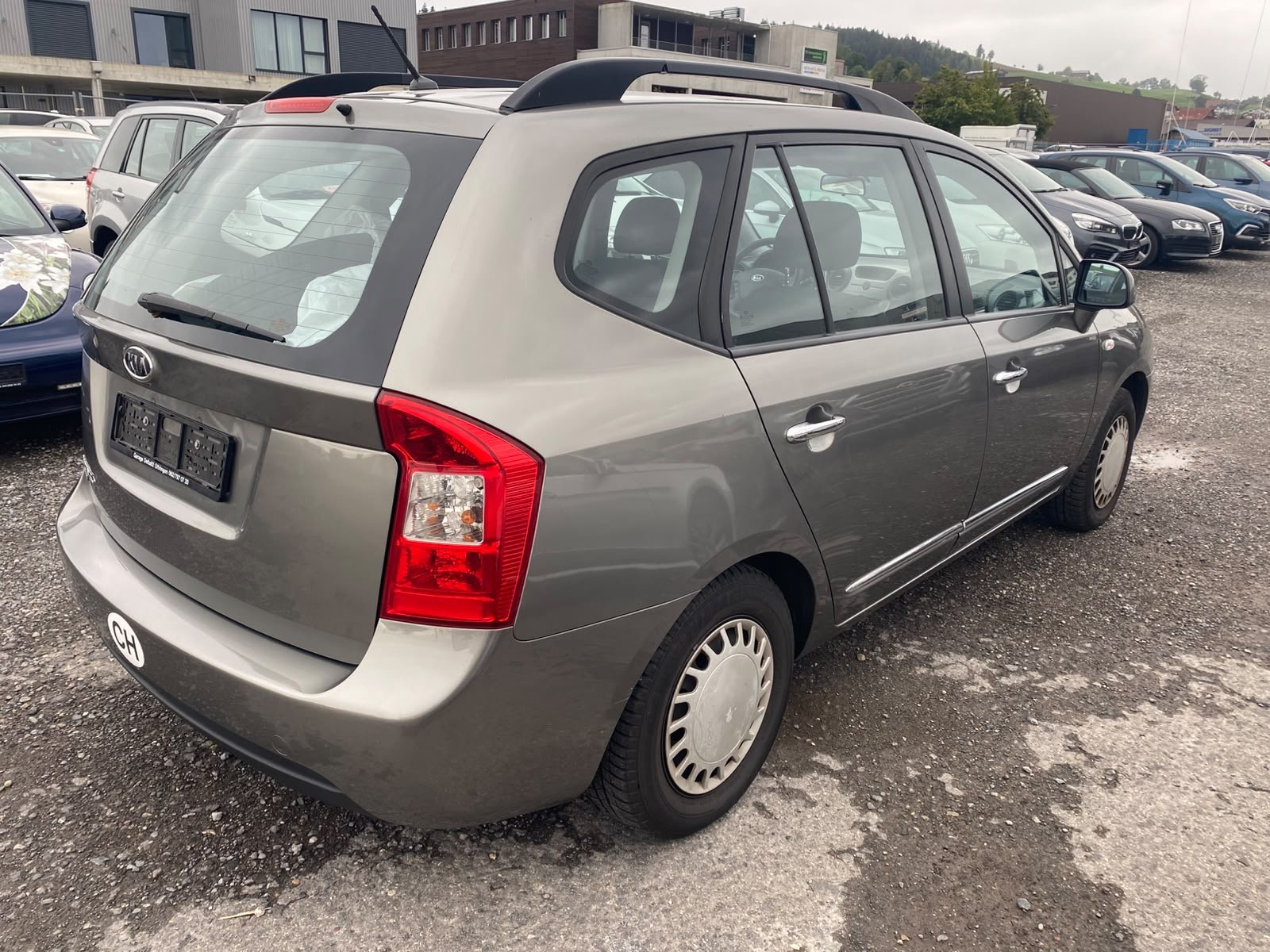 KIA Carens 2.0 CVVT Classic-image-2
