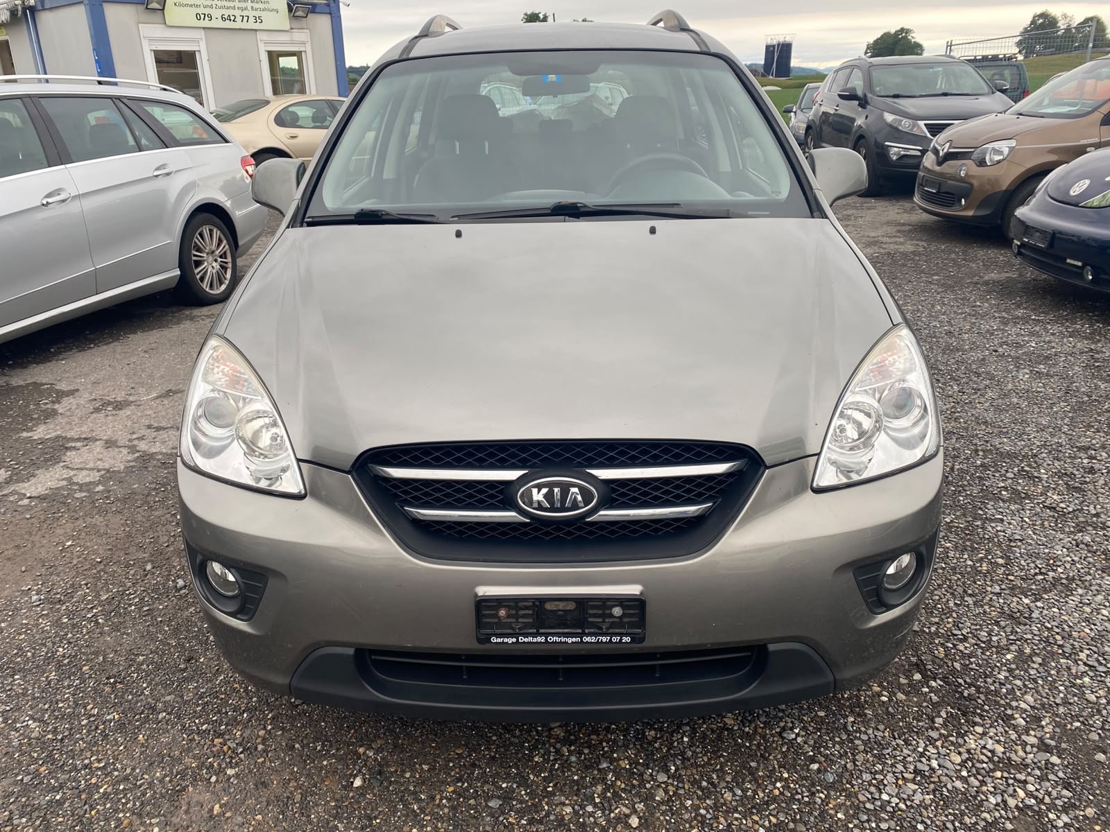 KIA Carens 2.0 CVVT Classic-image-1