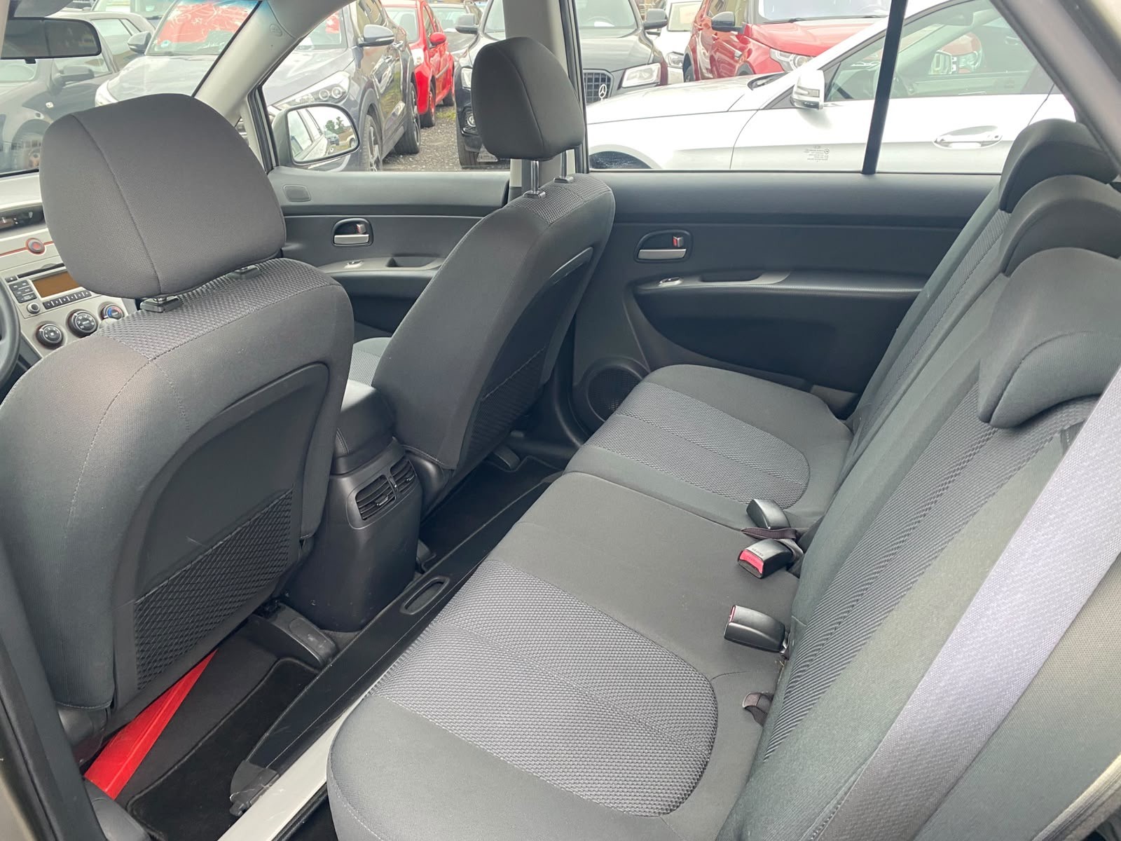 KIA Carens 2.0 CVVT Classic-image-7