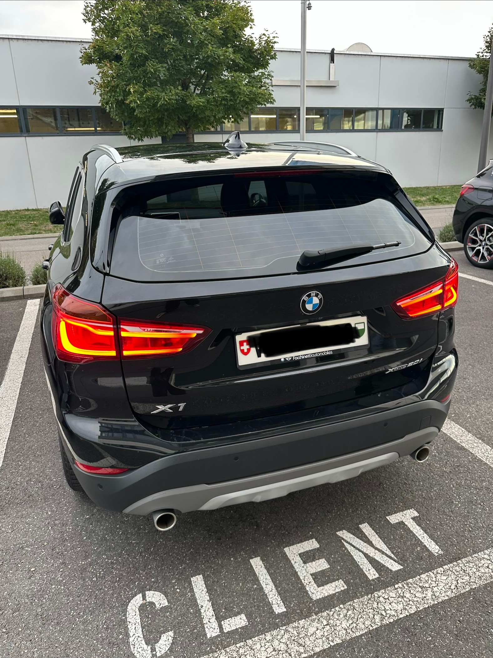 BMW 20i xDrive-image-1