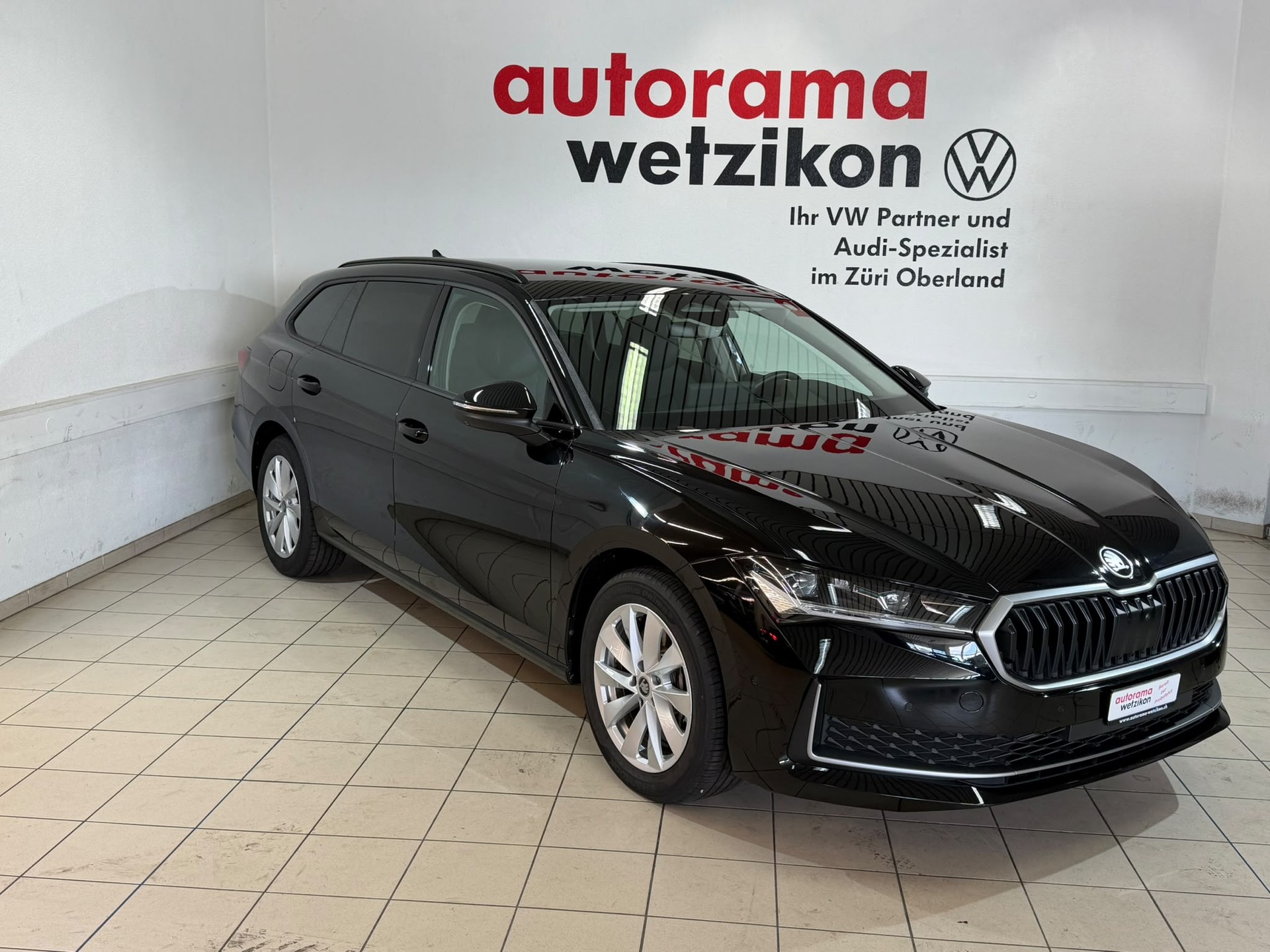 SKODA Superb Combi 1.5 TSI PHEV Selection DSG-image-0