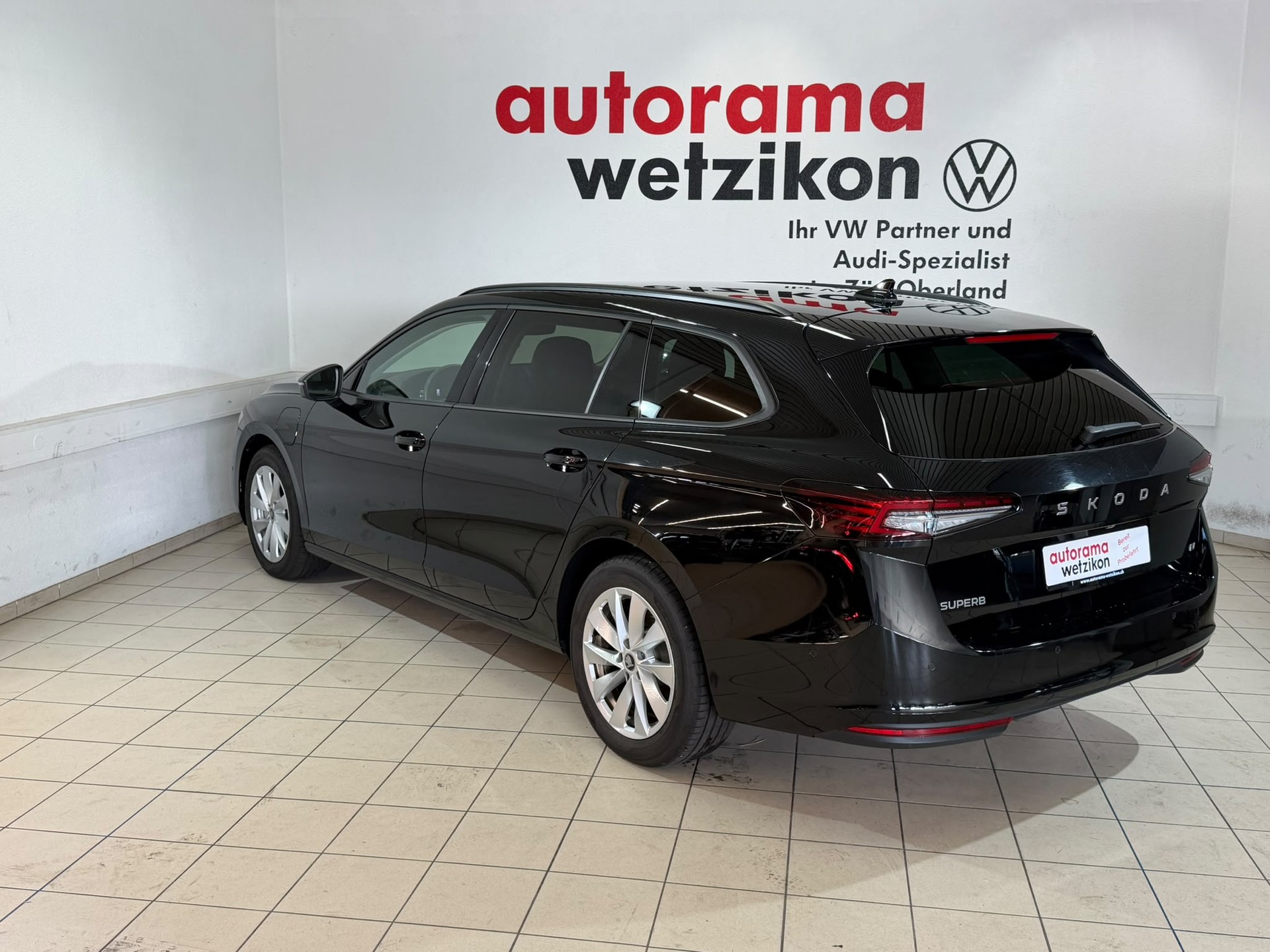 SKODA Superb Combi 1.5 TSI PHEV Selection DSG-image-2