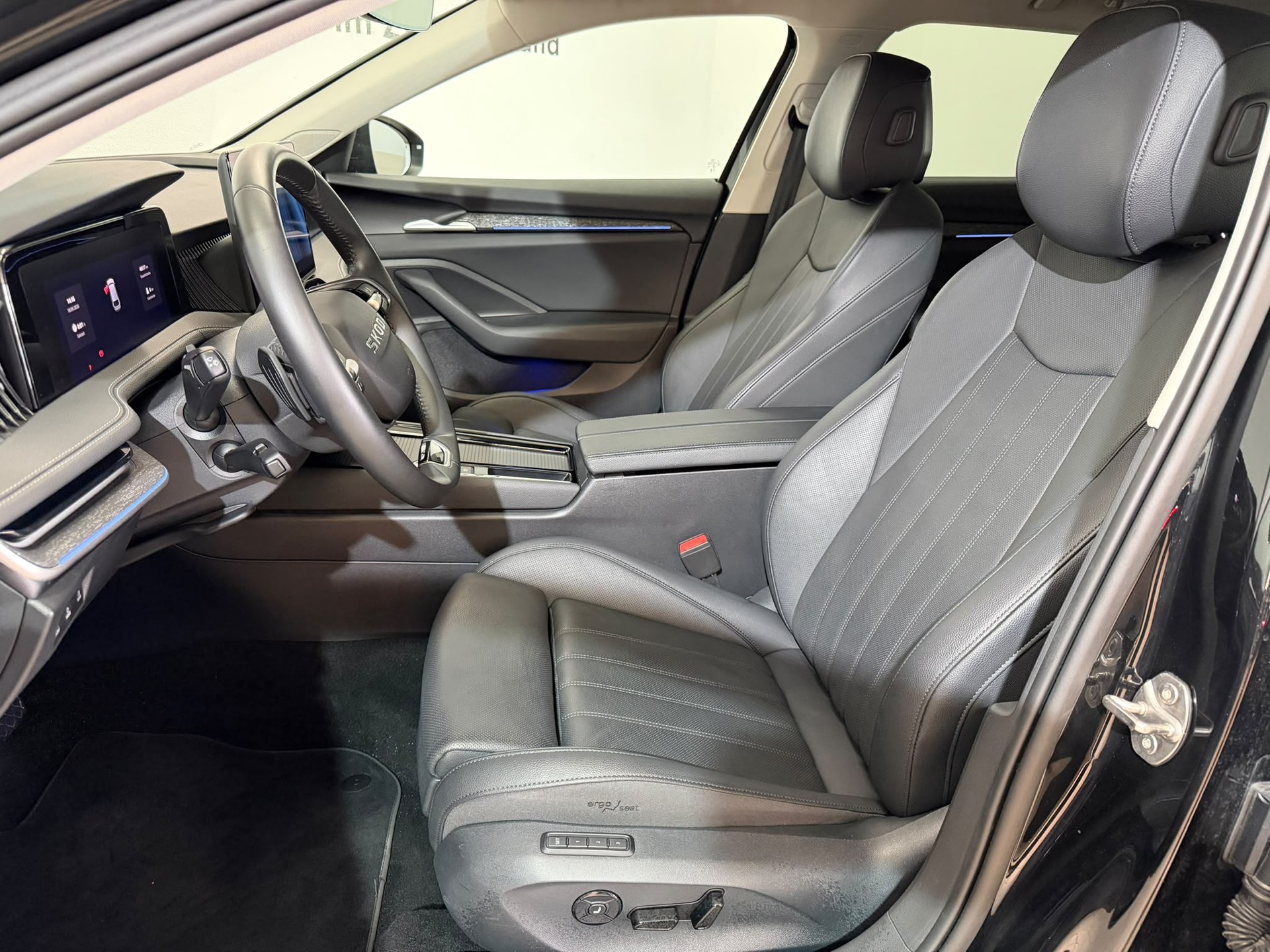 SKODA Superb Combi 1.5 TSI PHEV Selection DSG-image-5