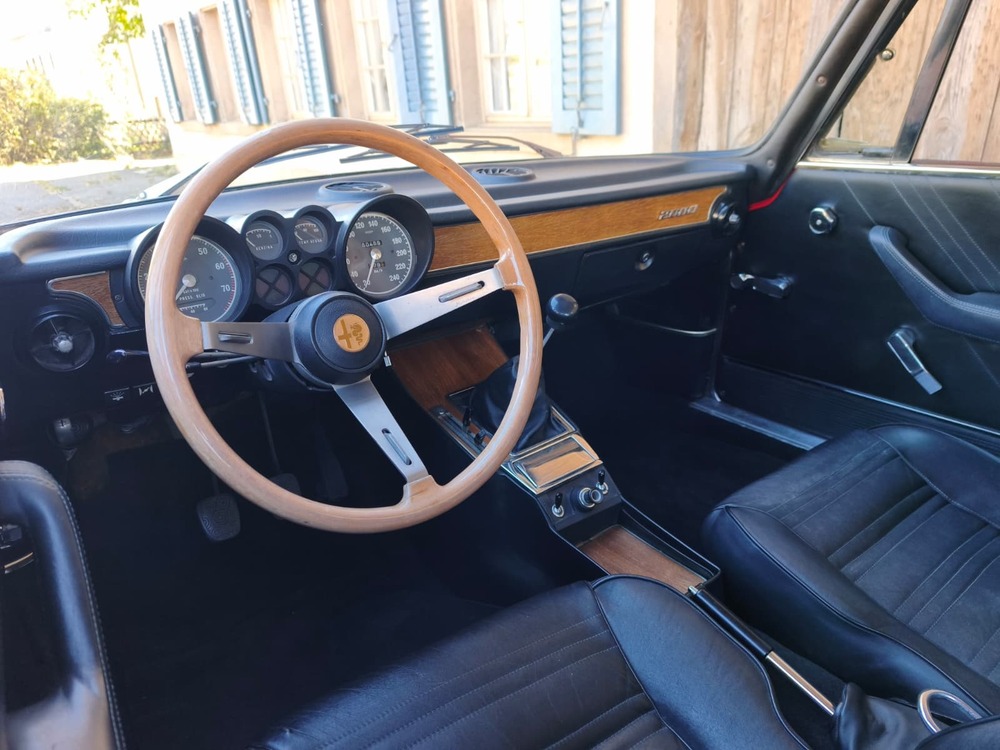 ALFA ROMEO GTV 2000-image-9