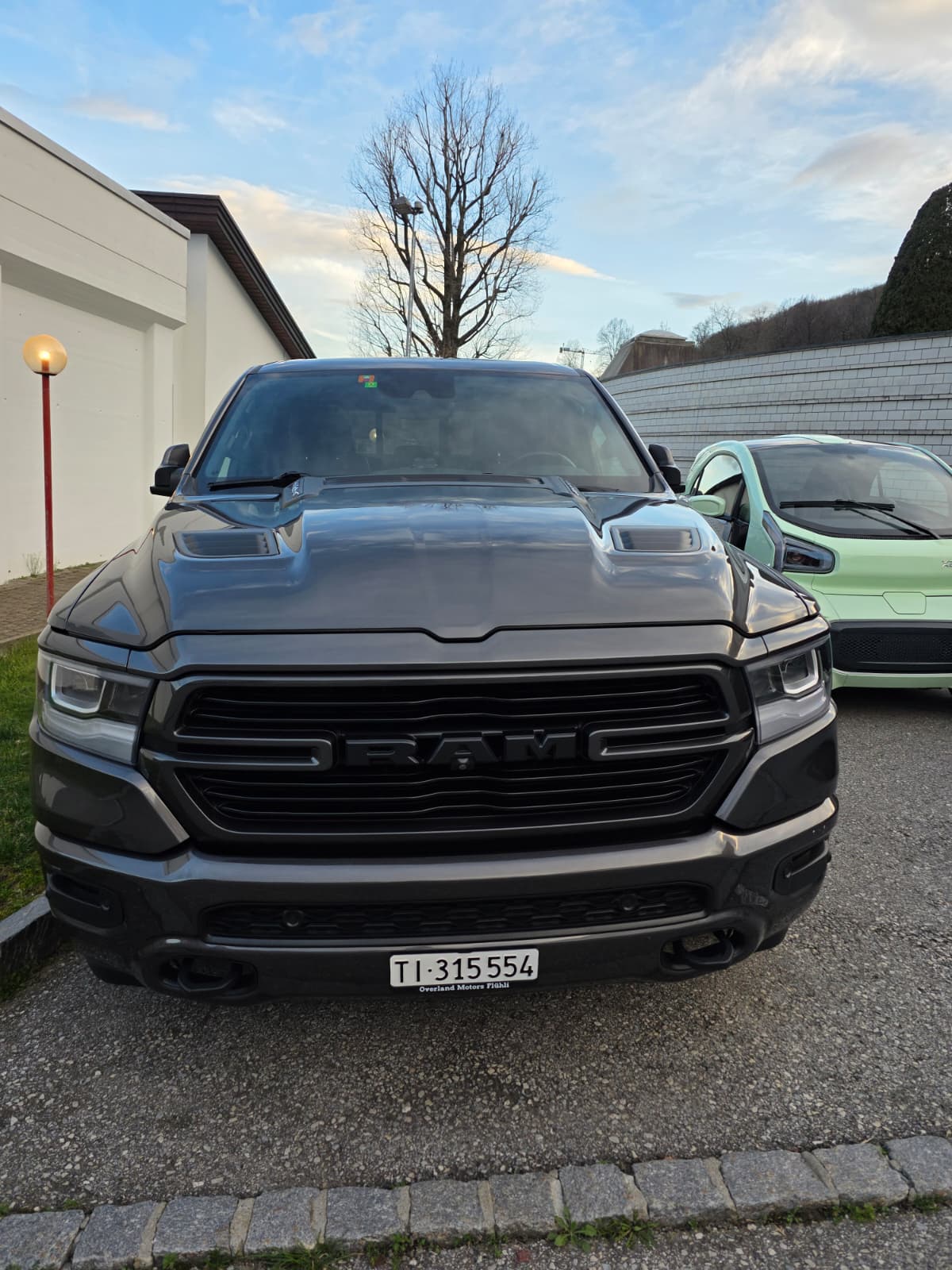 DODGE Crew Cab-image-4