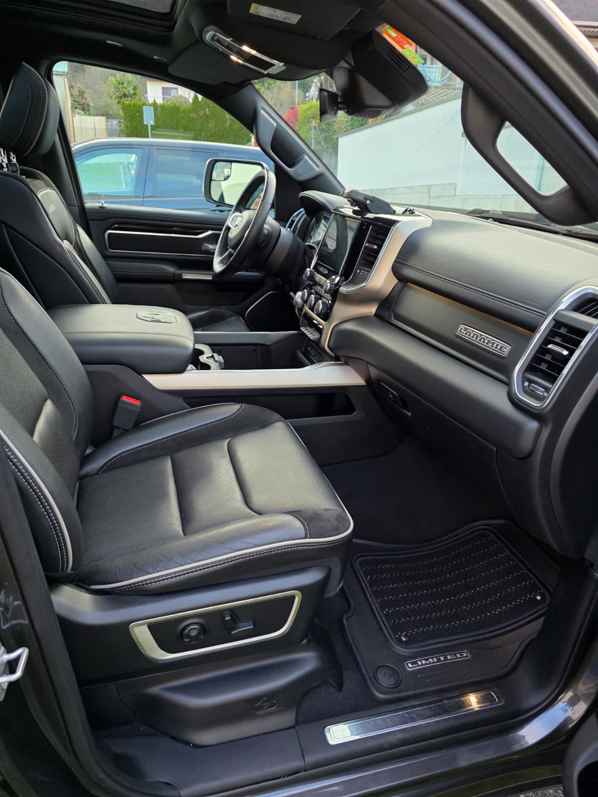 DODGE Crew Cab-image-2